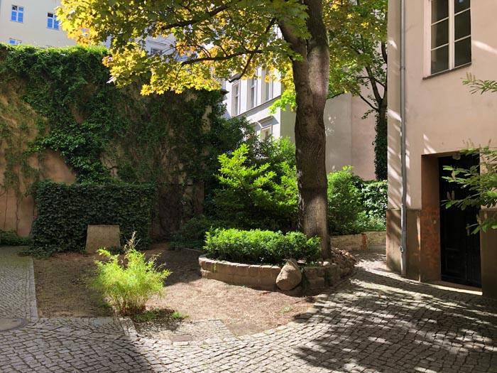 Kollwitzstraße 52, Ansicht des Hofes nach der Neuplanung von 1995 im Jahr 2021